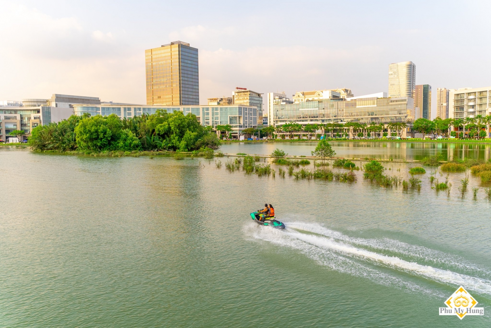 Hồ Bán Nguyệt Phú Mỹ Hưng 